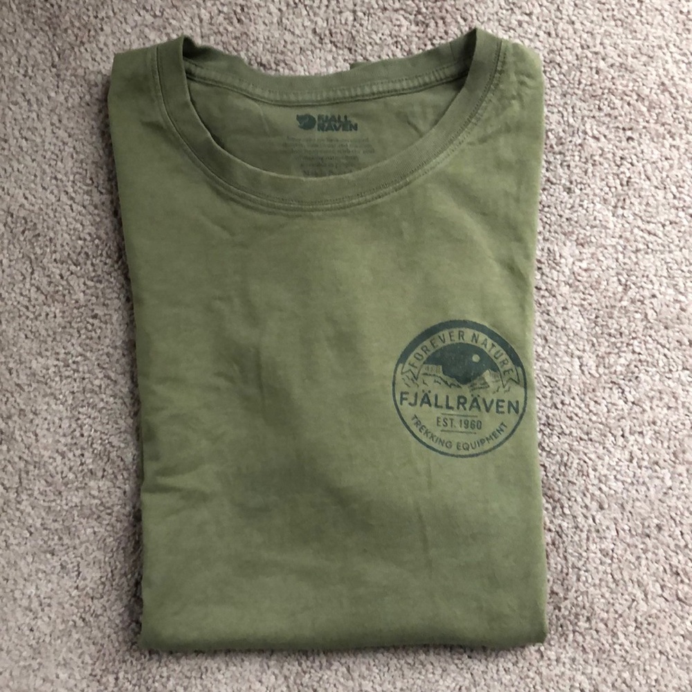 FJÄLLRÄVEN army green shirt. EUC
